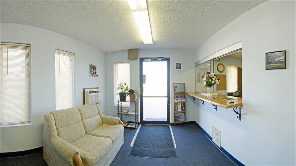 Hotel Baymont By Wyndham Hutchinson Extérieur photo