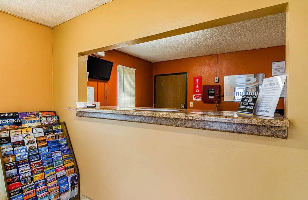 Hotel Baymont By Wyndham Hutchinson Extérieur photo