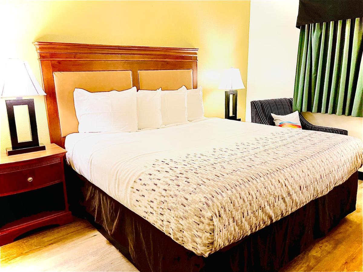 Hotel Baymont By Wyndham Hutchinson Extérieur photo