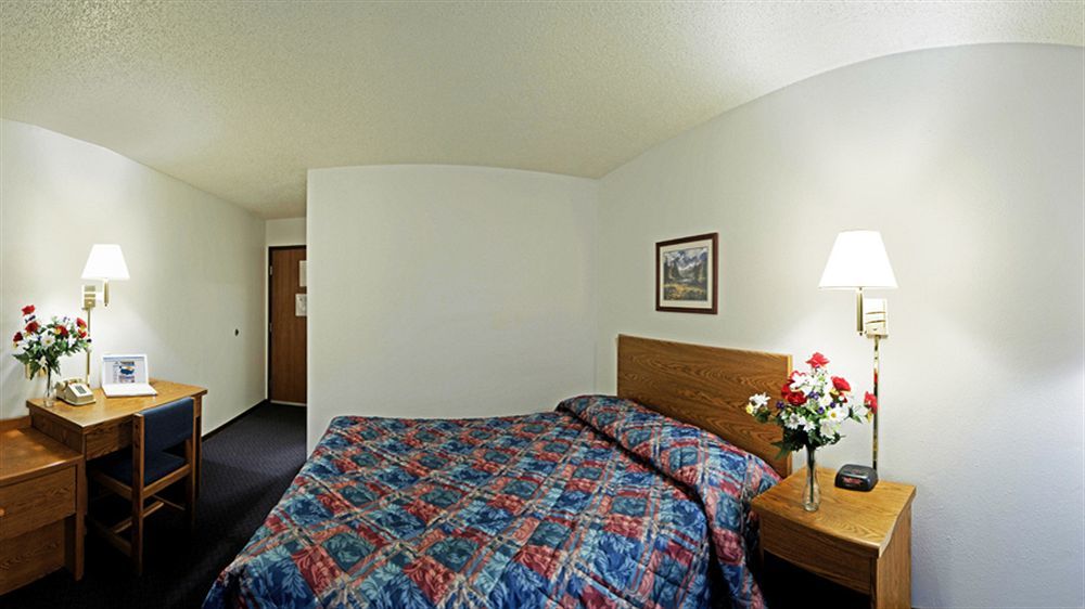 Hotel Baymont By Wyndham Hutchinson Extérieur photo